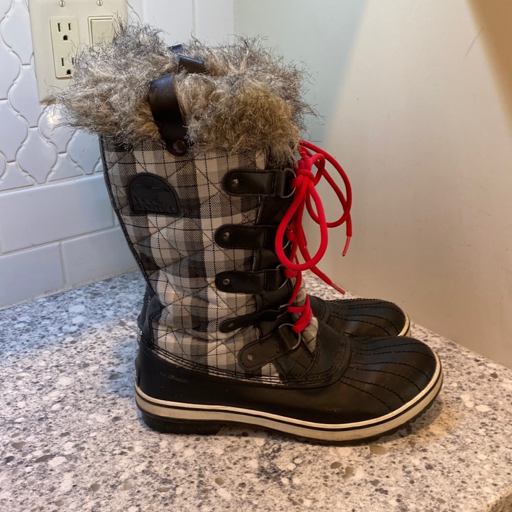 Sorel Joan Of Artic NL1797-010 Plaid Black Lace Faux Fur Size 10 waterproof